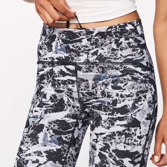 Lululemon Black Interlaced Starlight Train Times Leggings Size 10 26611 - Picture 15 of 15